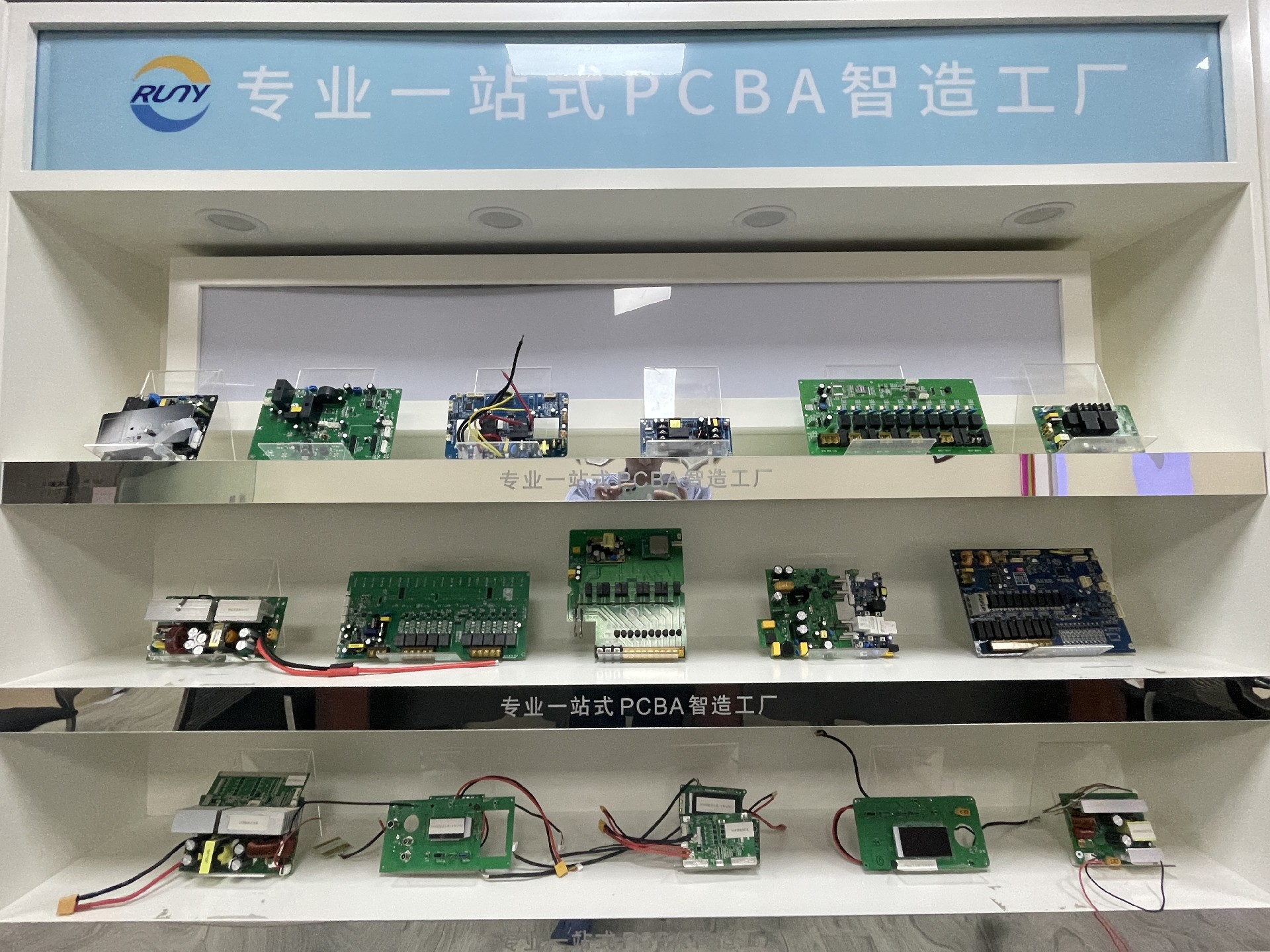 產品展柜.jpg 產品展柜.jpg